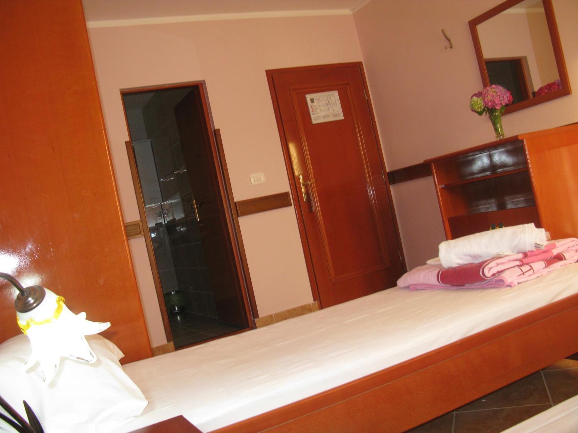Garni Hotel Koral Budva Bilik gambar
