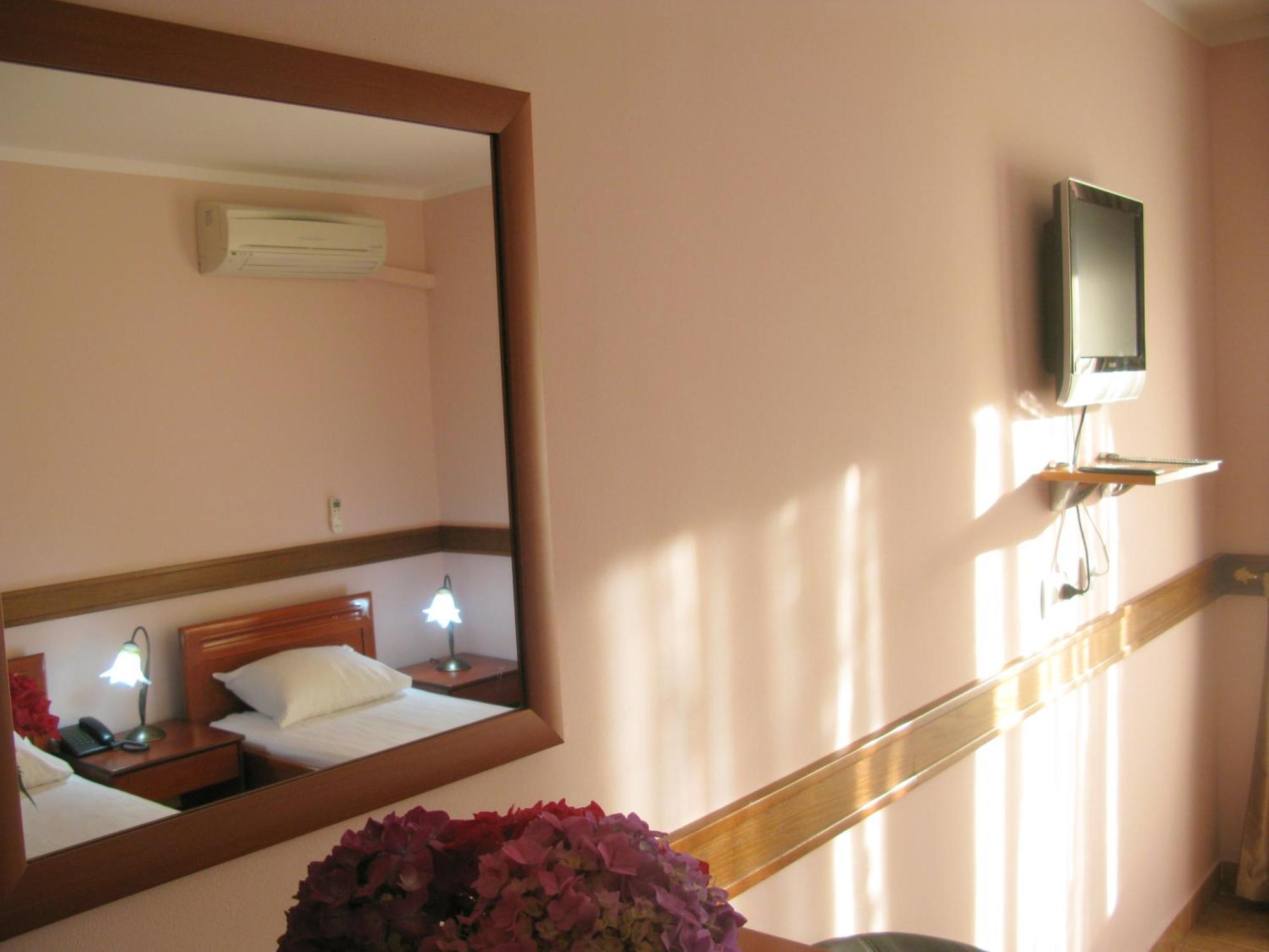 Garni Hotel Koral Budva Bilik gambar